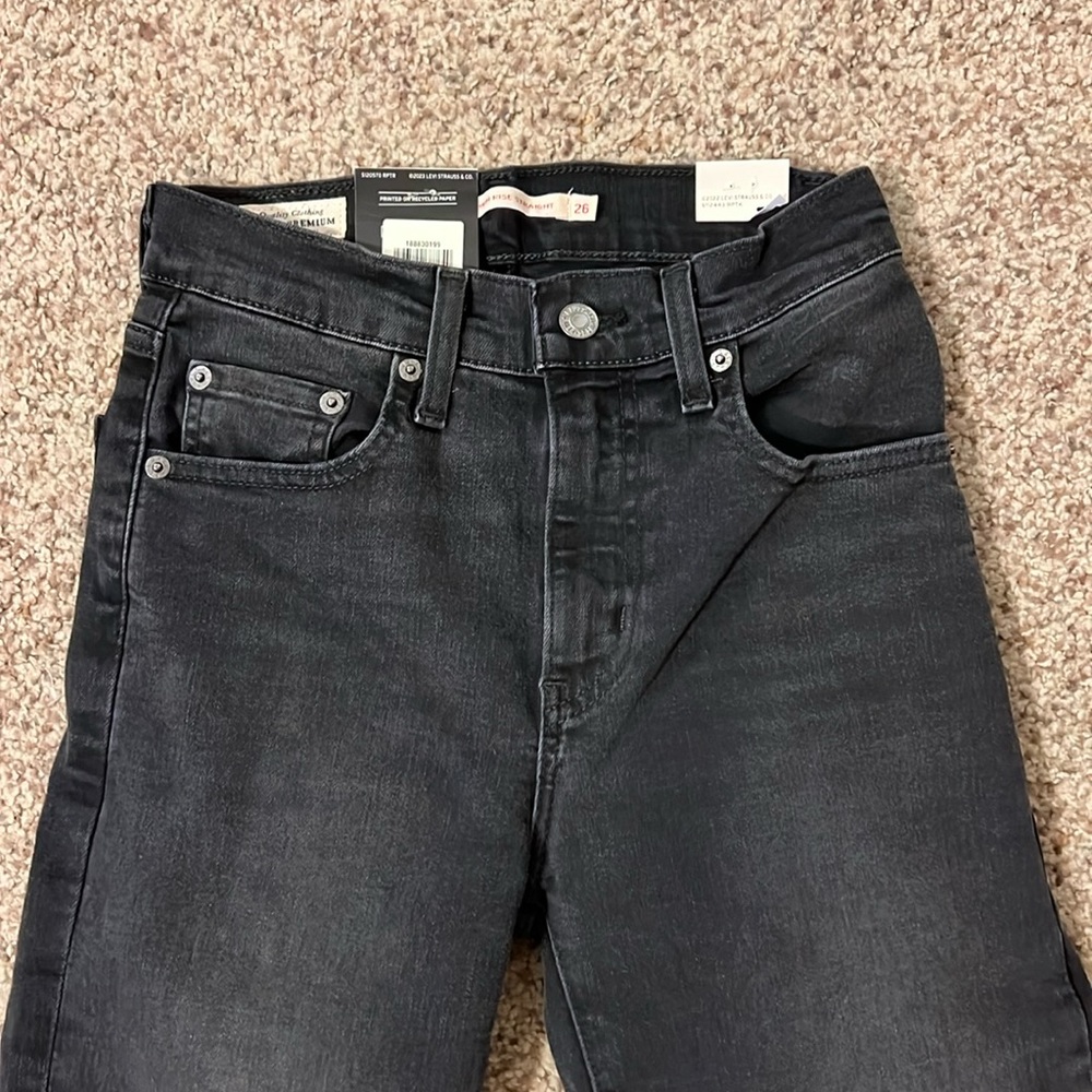Levi’s women’s 724 high-rise slim straight, size 26x30, black